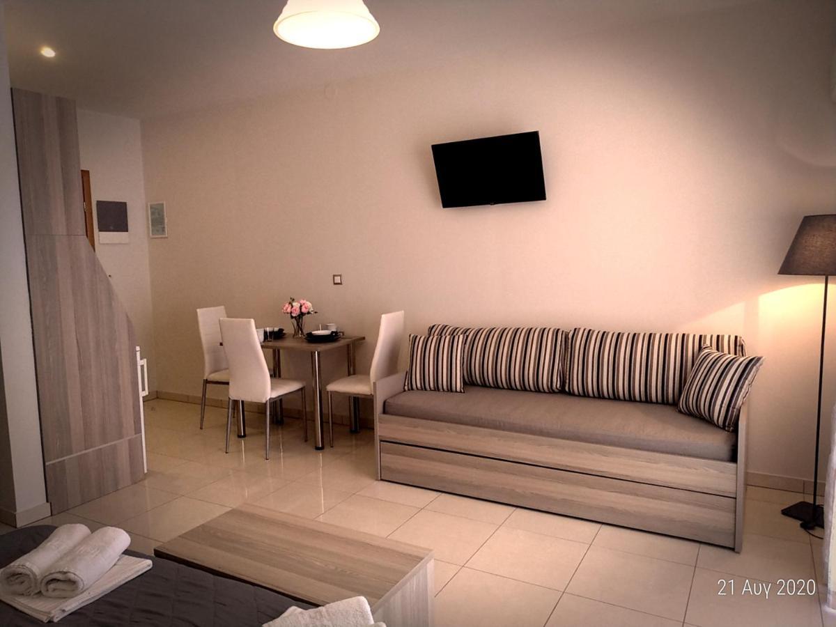Adonis Apartments Paralía エクステリア 写真
